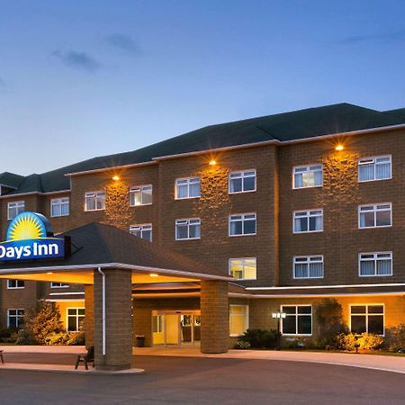 Days Inn By Wyndham Oromocto Conference Centre Экстерьер фото