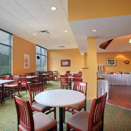 Days Inn By Wyndham Oromocto Conference Centre Ресторан фото