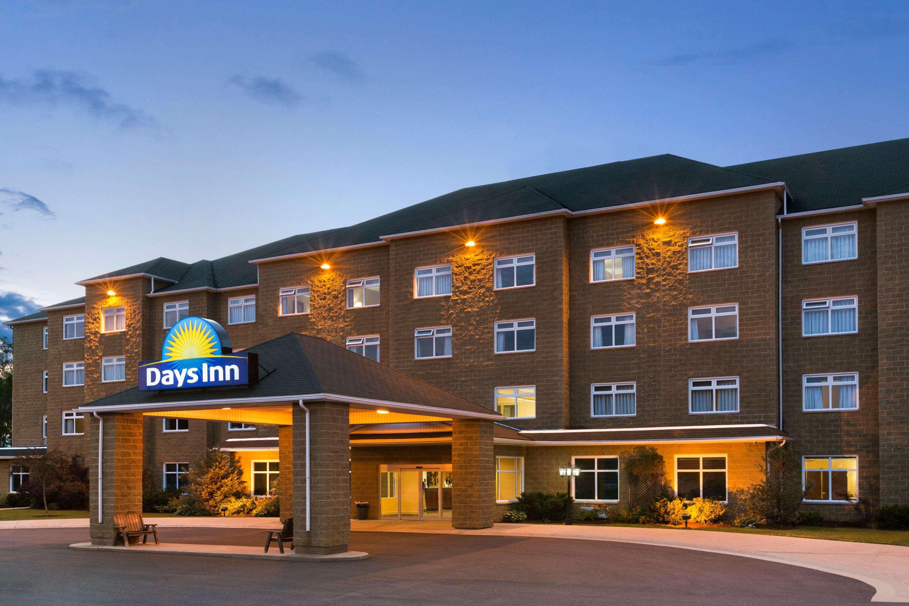 Days Inn By Wyndham Oromocto Conference Centre Экстерьер фото