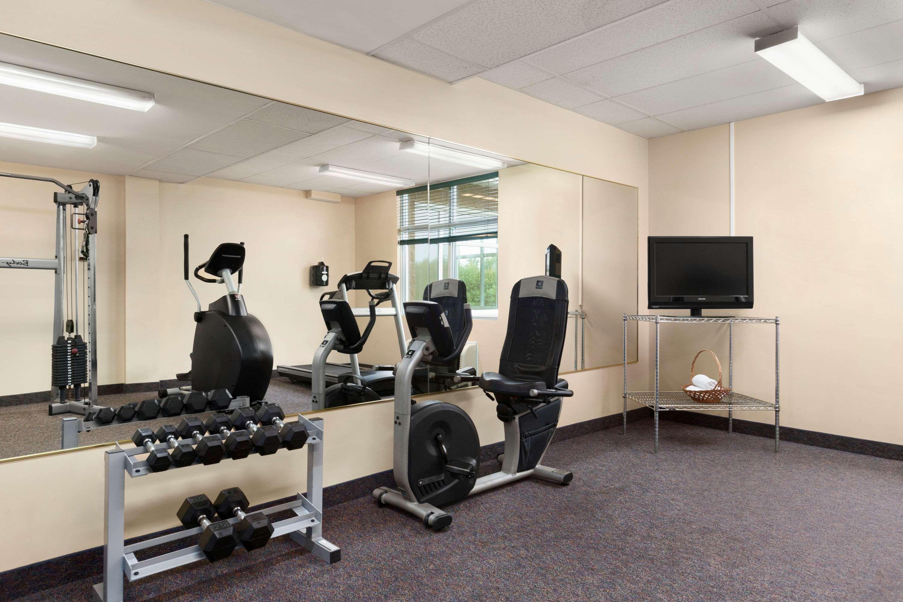 Days Inn By Wyndham Oromocto Conference Centre Экстерьер фото