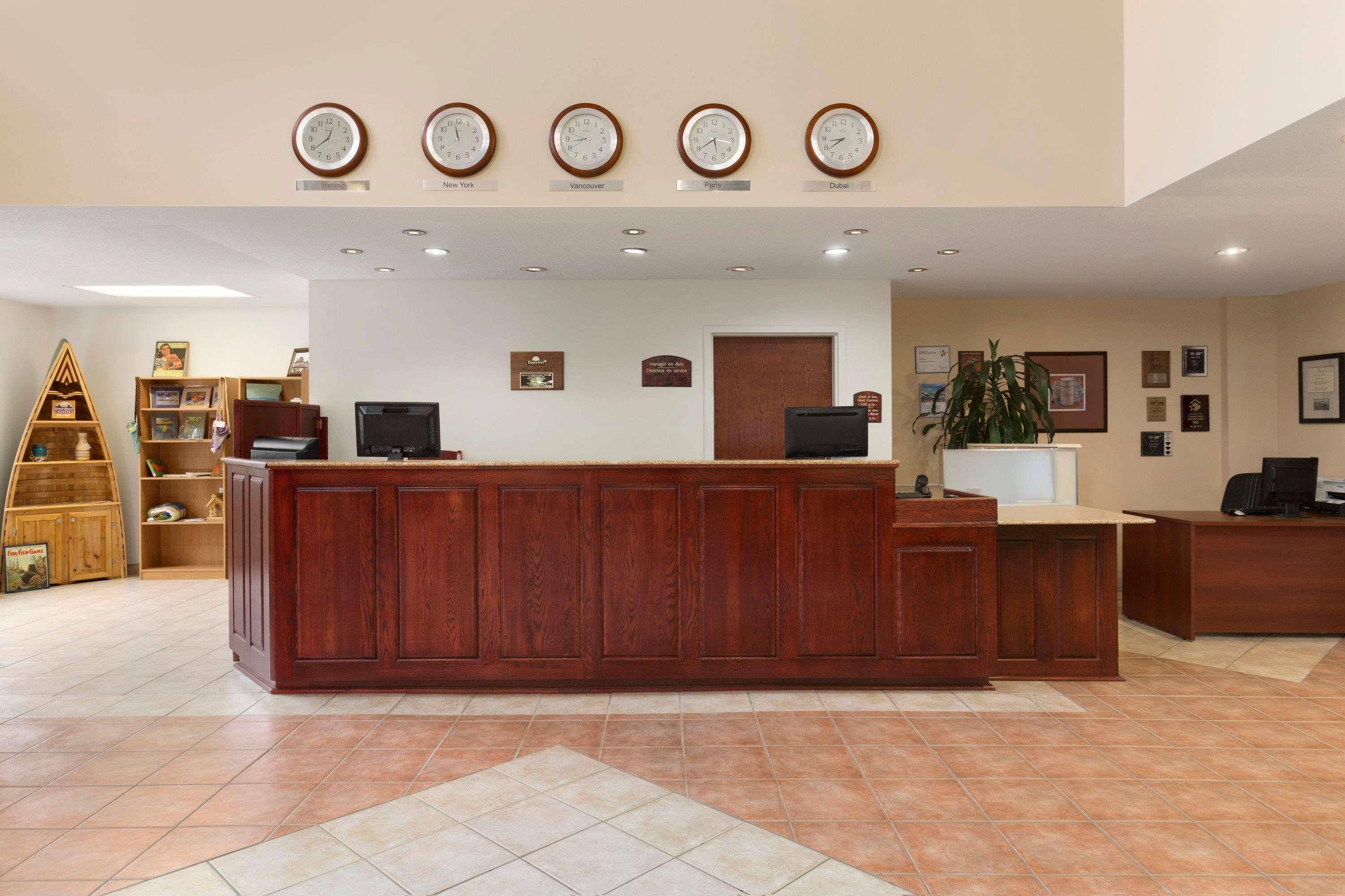 Days Inn By Wyndham Oromocto Conference Centre Экстерьер фото