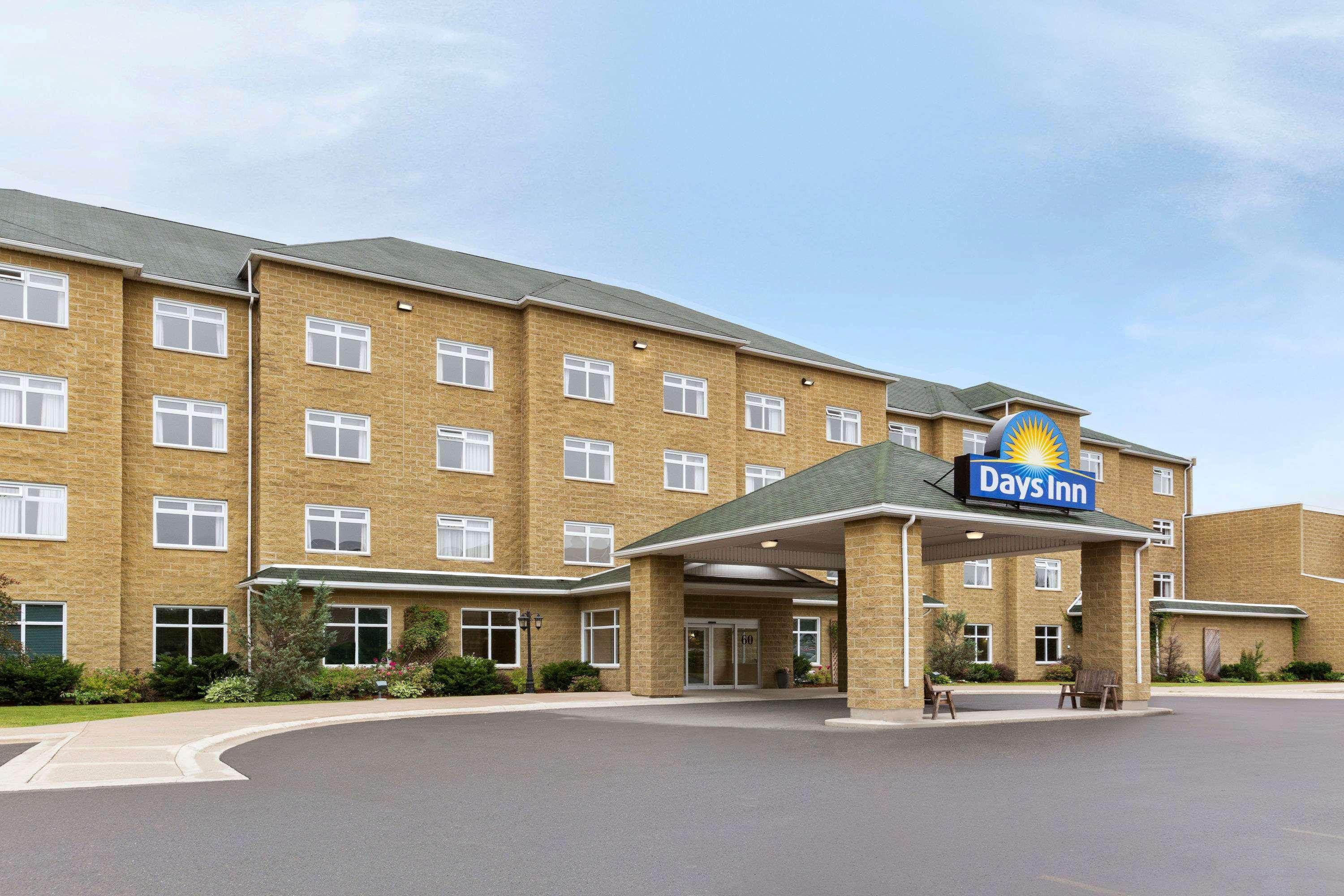Days Inn By Wyndham Oromocto Conference Centre Экстерьер фото