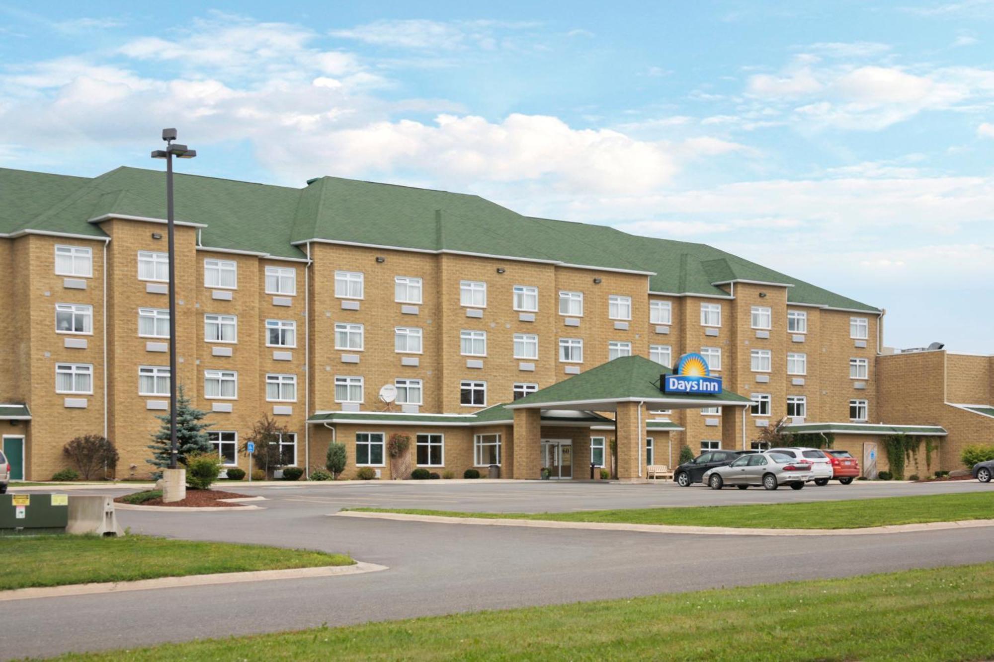 Days Inn By Wyndham Oromocto Conference Centre Экстерьер фото