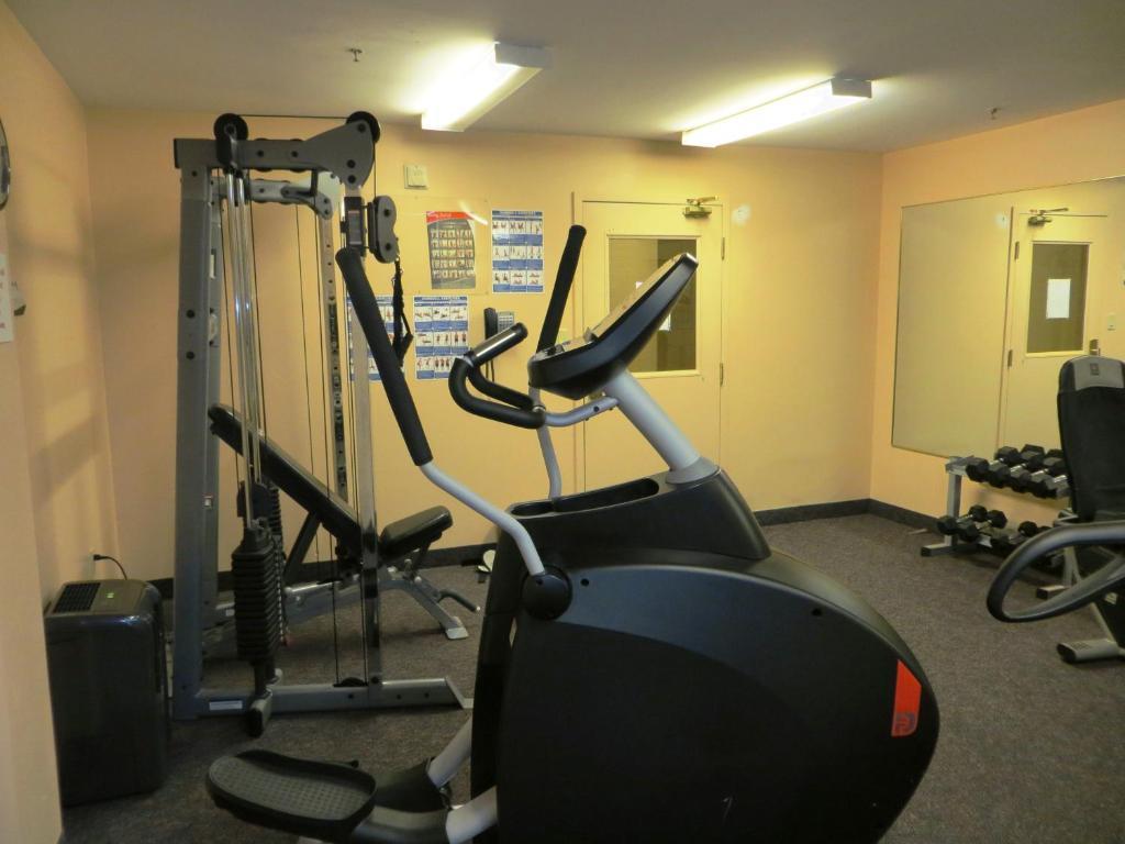 Days Inn By Wyndham Oromocto Conference Centre Экстерьер фото