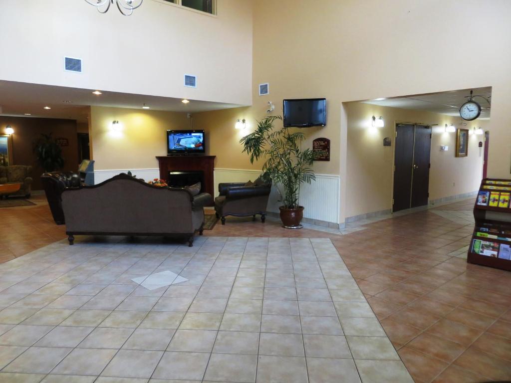 Days Inn By Wyndham Oromocto Conference Centre Экстерьер фото