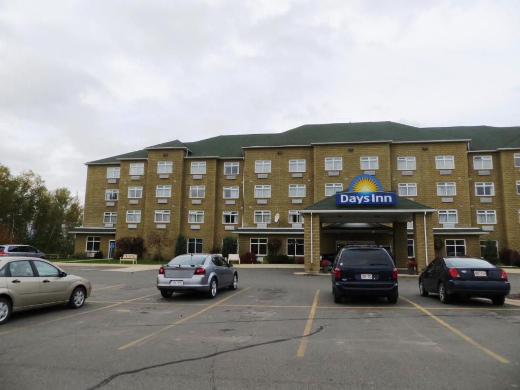 Days Inn By Wyndham Oromocto Conference Centre Экстерьер фото